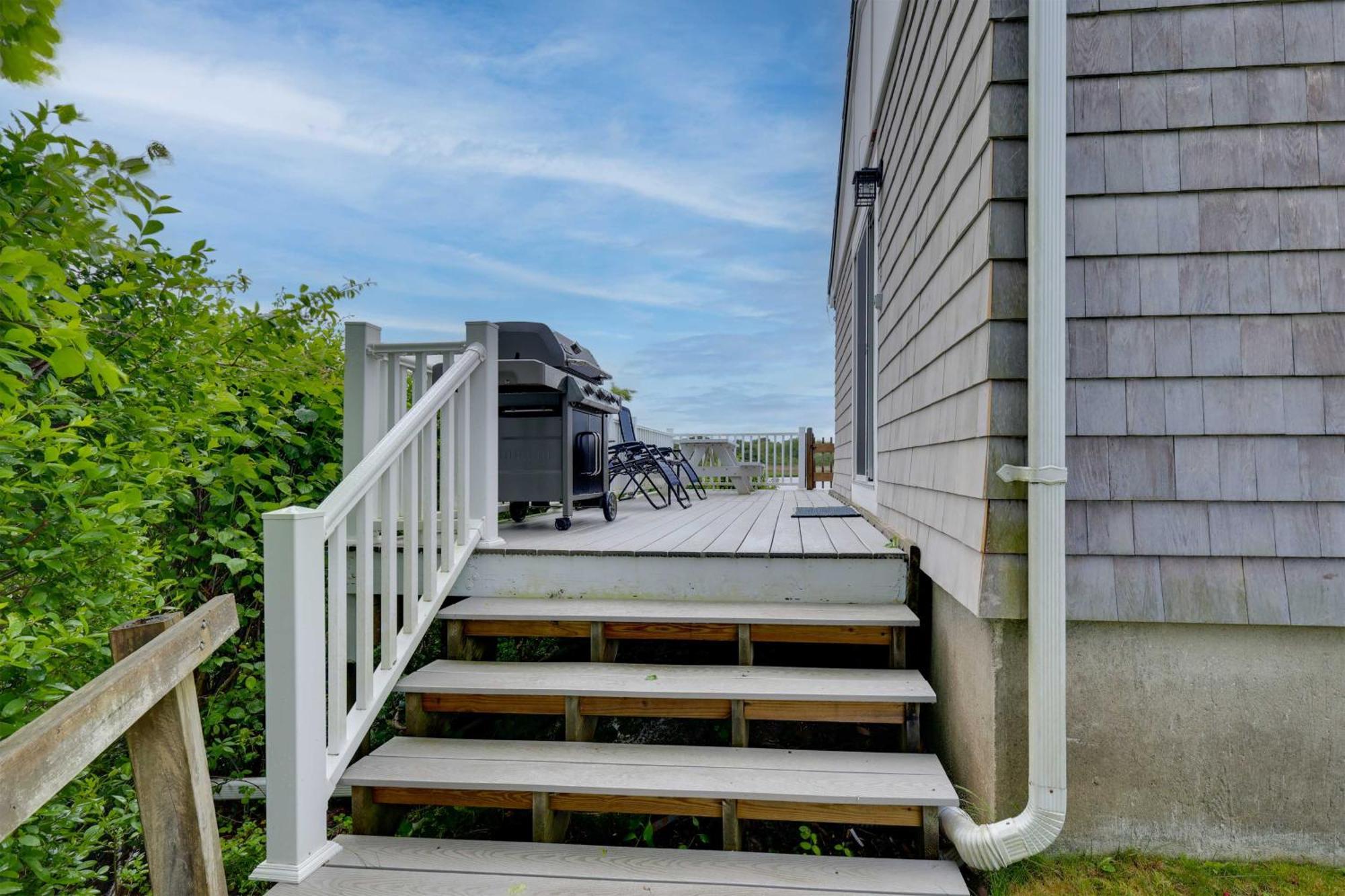 Cozy Narragansett Cottage With Dock And Outdoor Shower Luaran gambar